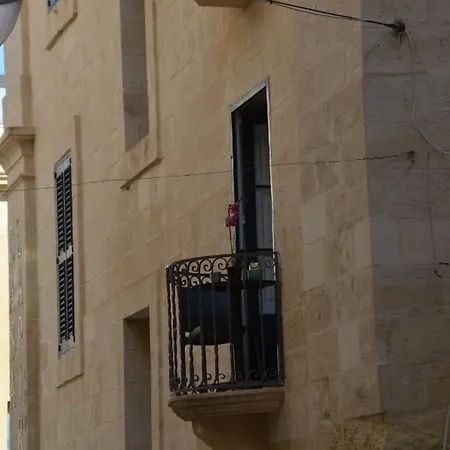Casa Lapira Valletta
