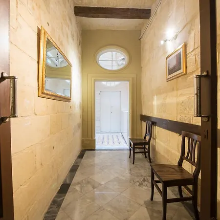 Casa Lapira * Valletta