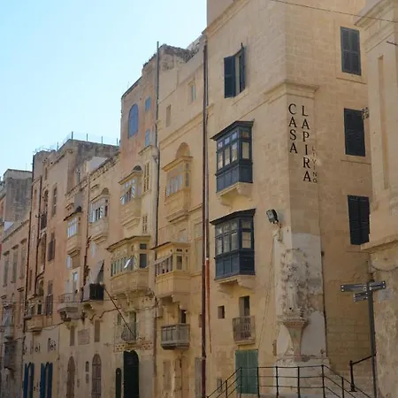 Casa Lapira بيت ضيافة 3*