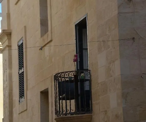 Casa Lapira Valletta
